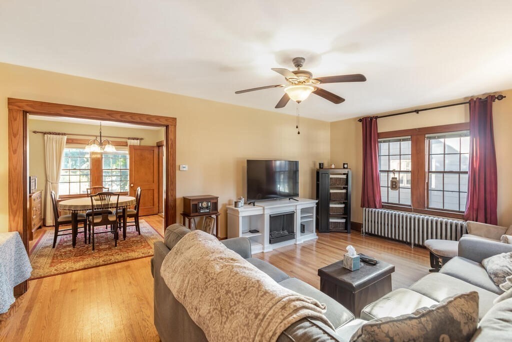 10 Abbott Road Gloucester, MA 01930 - Photo 4 of 34 Gallery Image 4