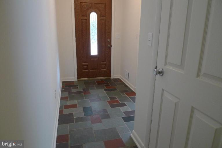 1016 Roxleigh Road Towson, MD 21286 - Photo 2 of 18 Entrance / Foyer