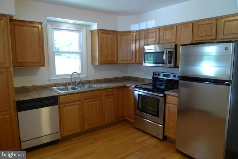 1016 Roxleigh Road Towson, MD 21286 - Photo 5 of 18 Kitchen