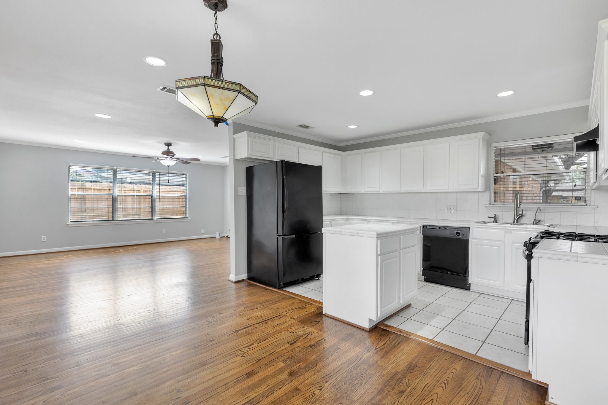 4750 Sanford Road Houston, TX 77035 - Photo 6 of 15