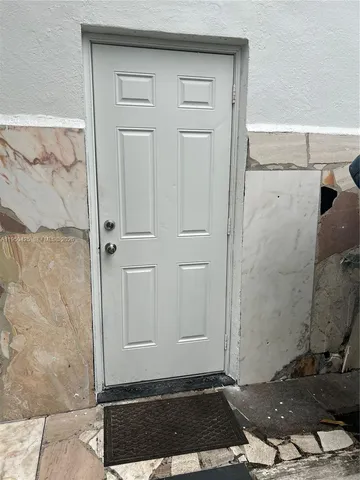 $1,200 | 2300 Northwest 94th Street, Miami, FL 33147