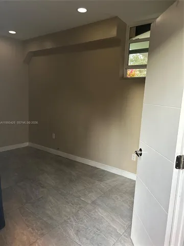 $1,200 | 2300 Northwest 94th Street, Miami, FL 33147