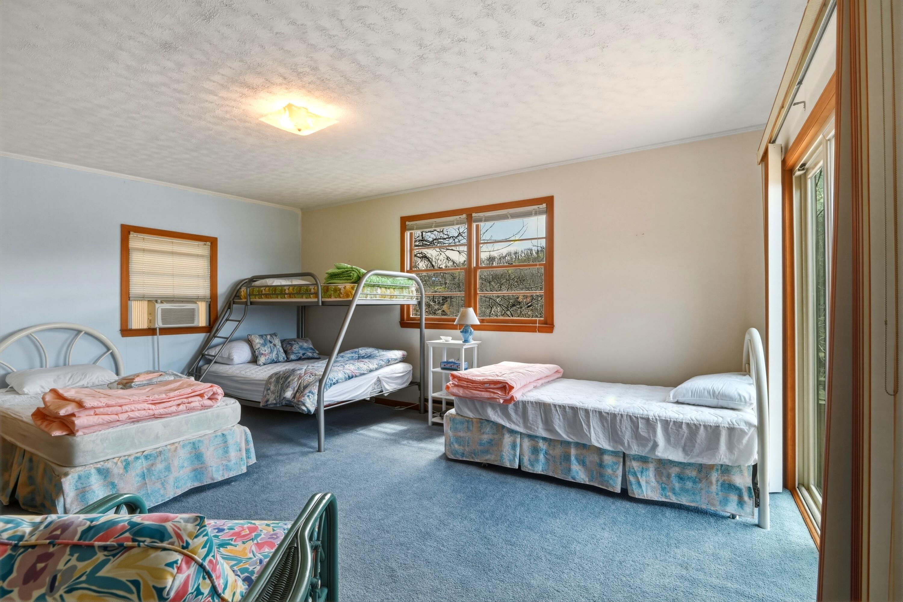 4443 Frazier Road Radford, VA 24141 - Photo 9 of 21 DSC_1233