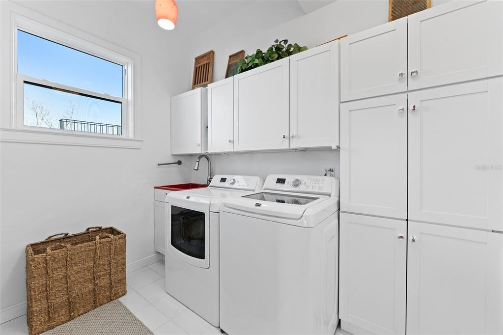 4150 Snail Island Court Boca Grande, FL 33921 - Photo 59 of 98 a utility room with dryer and washer
