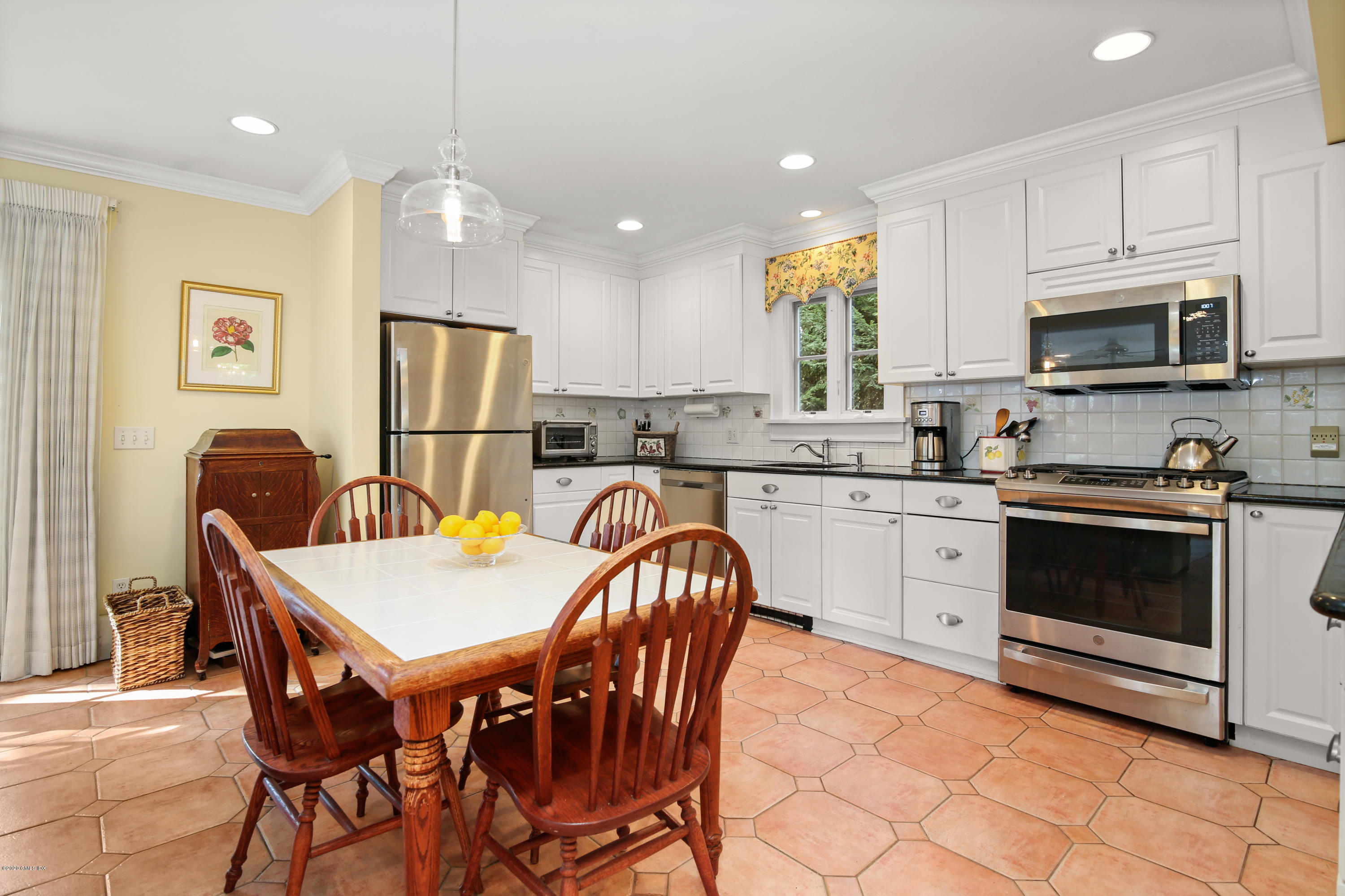 29 Hassake Road Old Greenwich, CT 06870 - Photo 8 of 33 022
