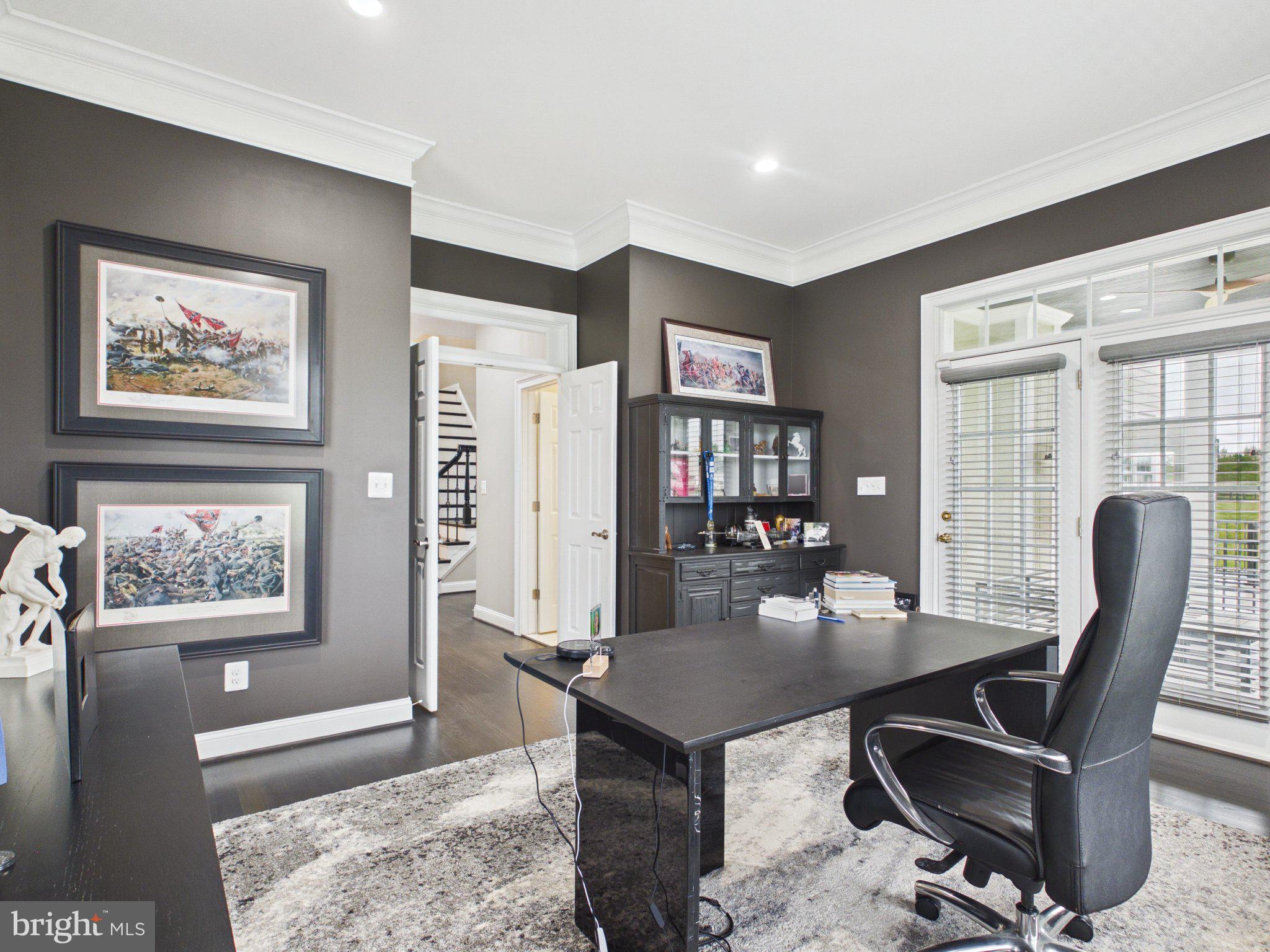38565 Piggott Bottom Road Hamilton, VA 20158 - Photo 29 of 85 a view of a dining room with furniture