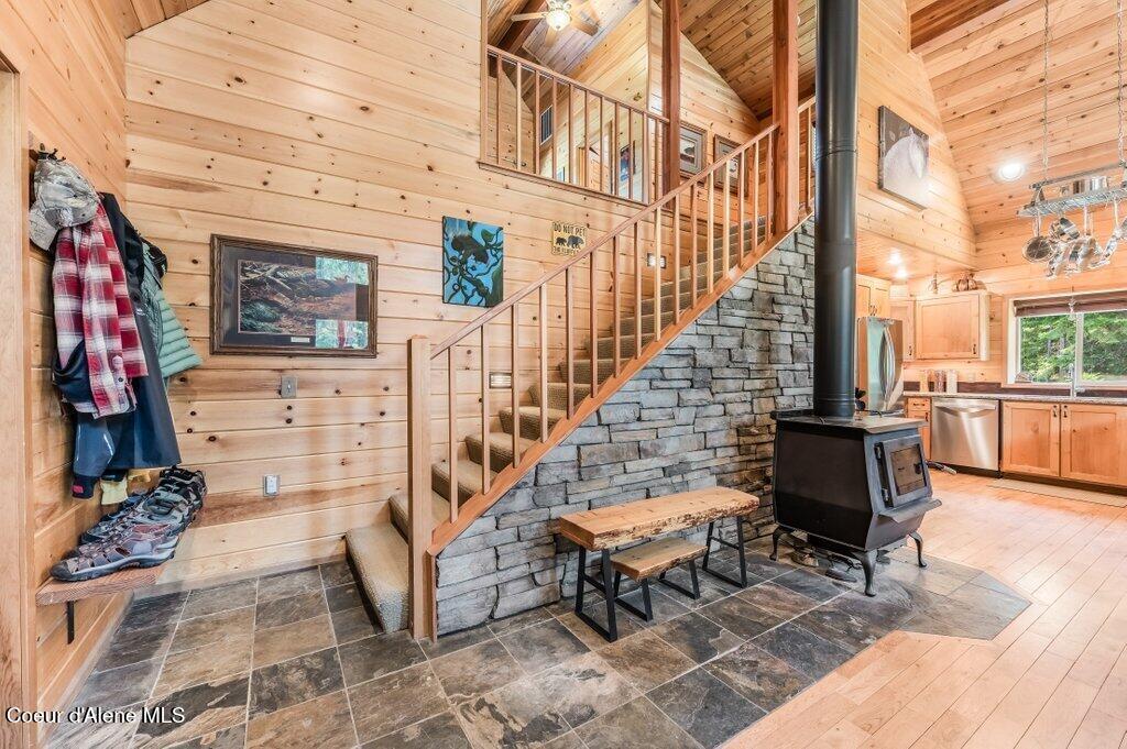 627 Gray Wolf Road Moyie Springs, ID 83845 - Photo 9 of 39 Entry