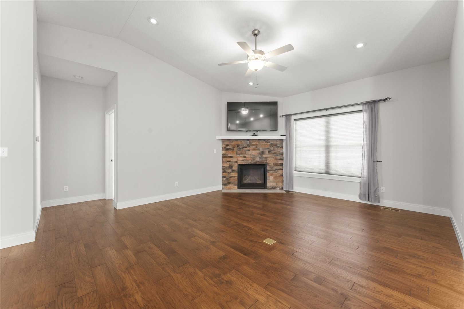 1806 Lake Ridge Court, Unit 1806 Mahomet, IL 61853 - Photo 6 of 53 Gallery Image 6