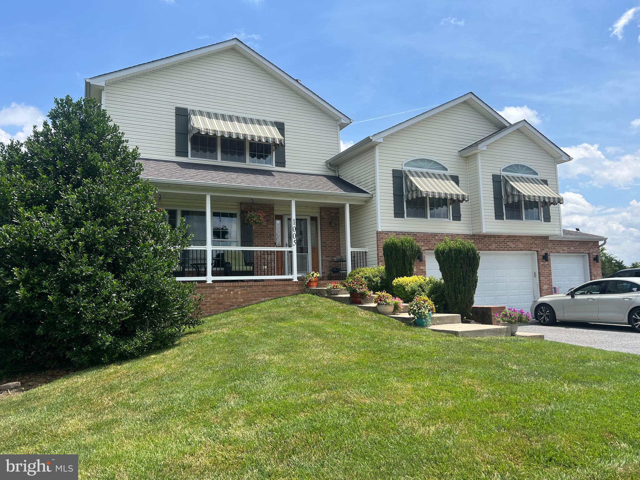 1005 Wesley Road Finksburg, MD 21048 - Photo 4 of 81 photo with awning (not professional)