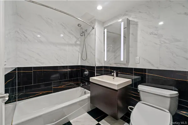 $599,996 | 97-45 63rd Drive, Unit 5C | Rego Park