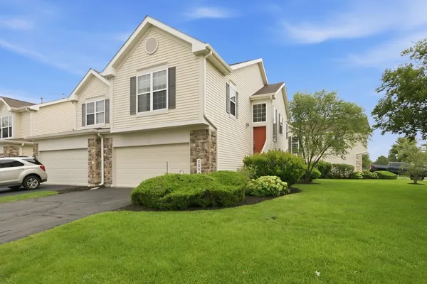 $2,650 | 2353 Georgetown Circle, Aurora, IL 60503