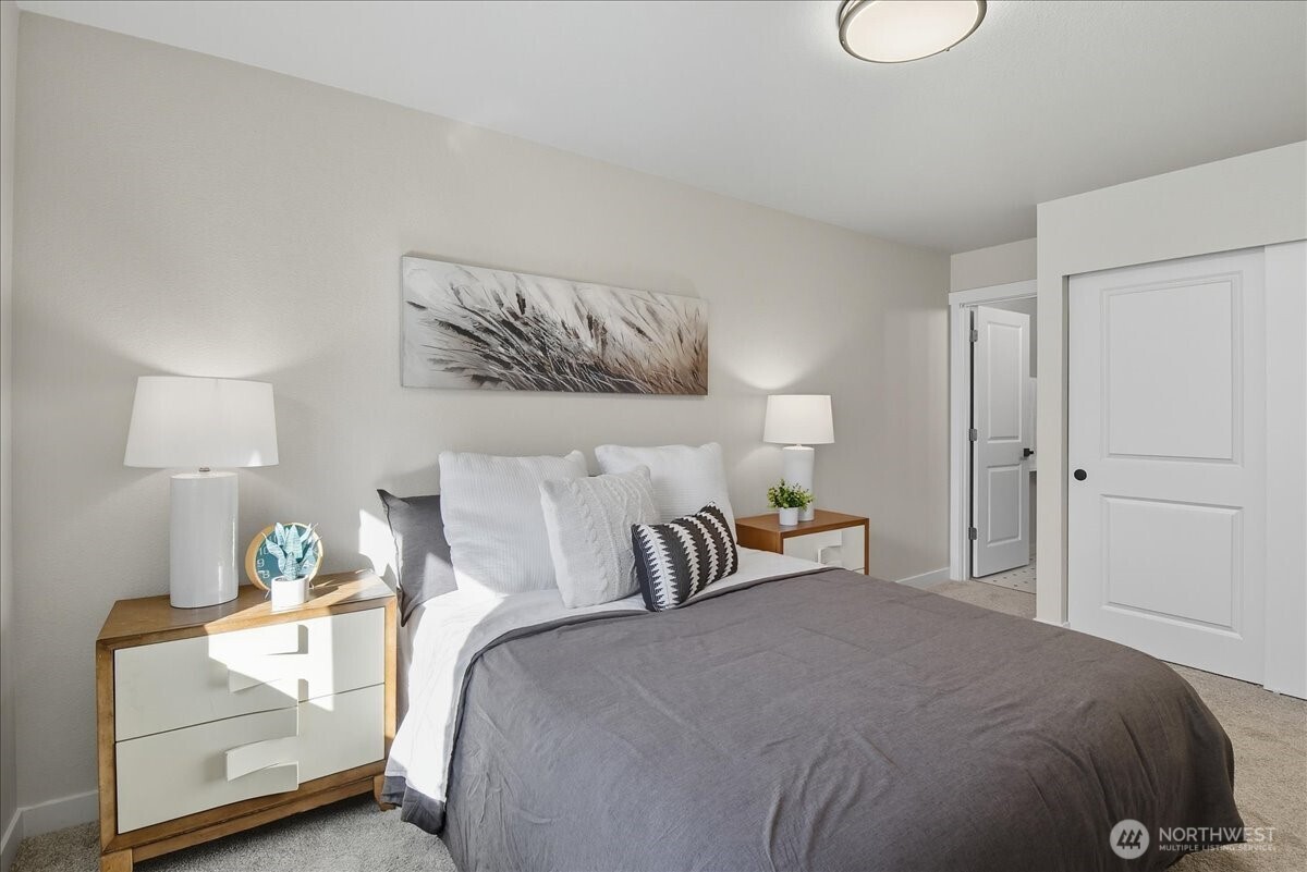 18150 73rd Avenue Northeast, Unit B306 Kenmore, WA 98028 - Photo 13 of 32 a bedroom with bed and window