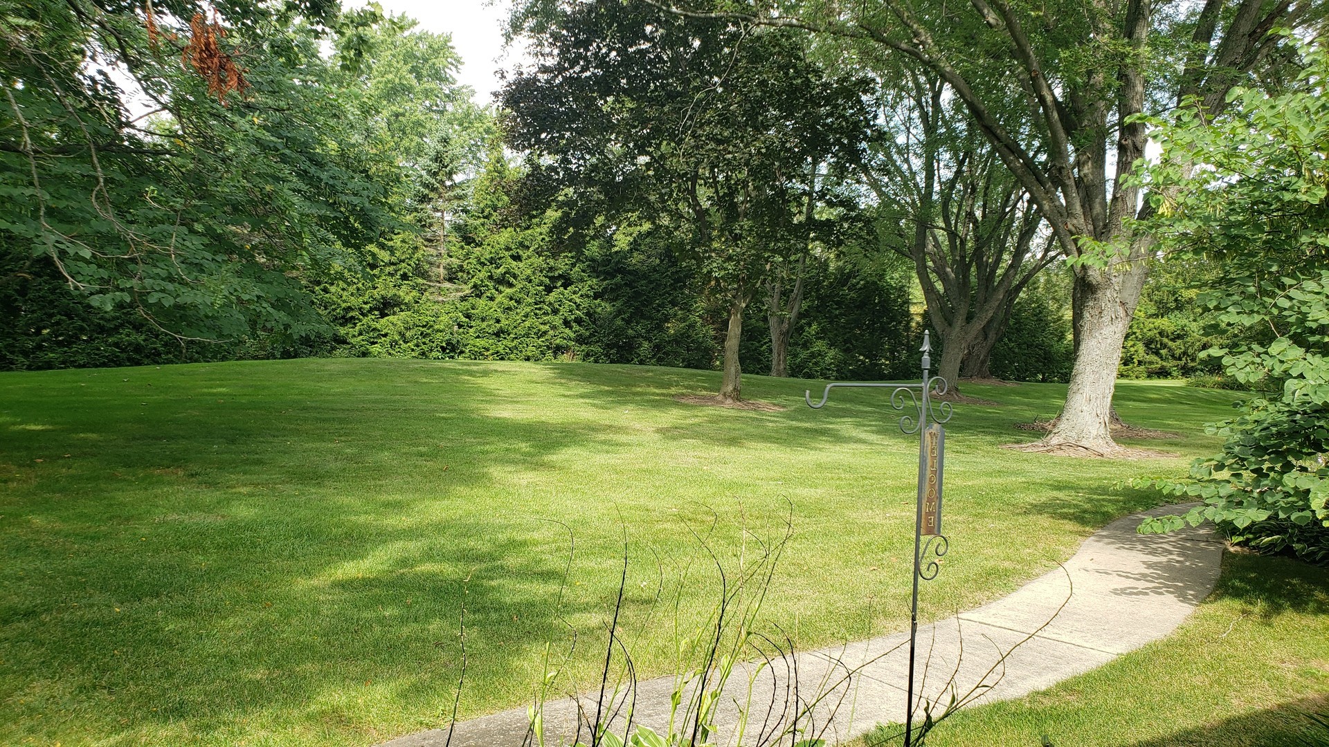 67 Round Barn Road Barrington Hills, IL 60010 - Photo 25 of 43 a view of a garden with a tree