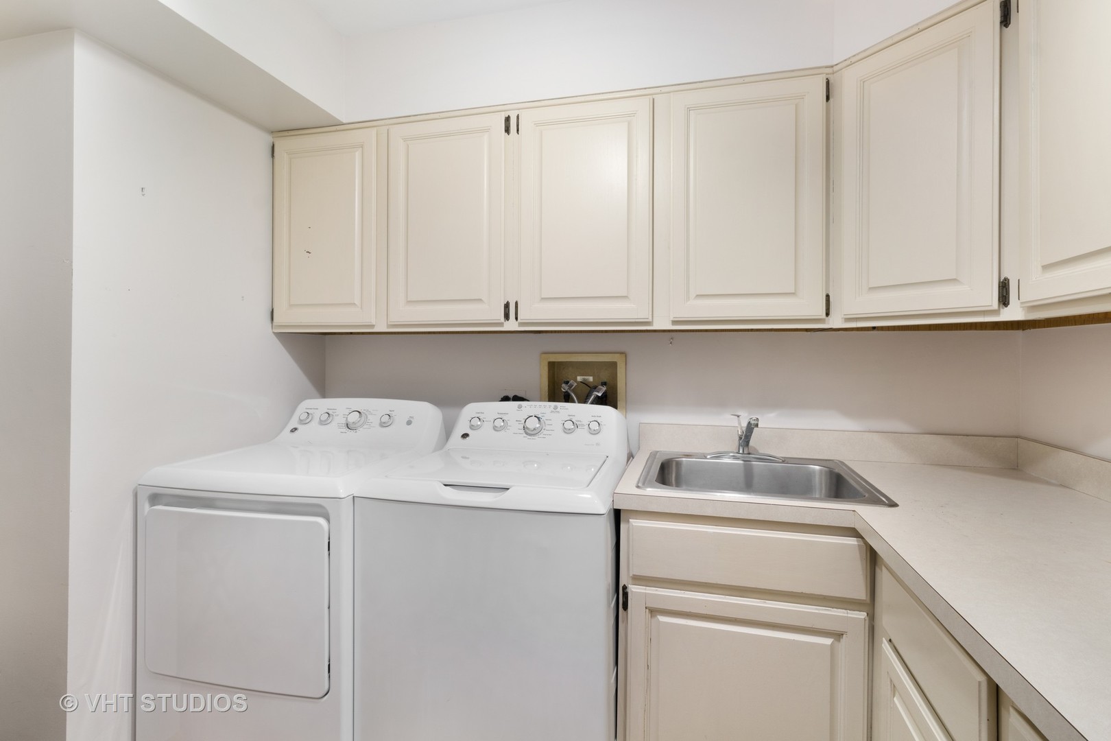 67 Round Barn Road Barrington Hills, IL 60010 - Photo 9 of 43 a utility room with dryer and washer