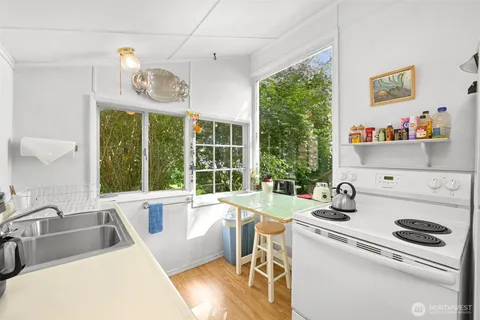 $950,000 | 1865 Seacrest Drive, Lummi Island, WA 98262