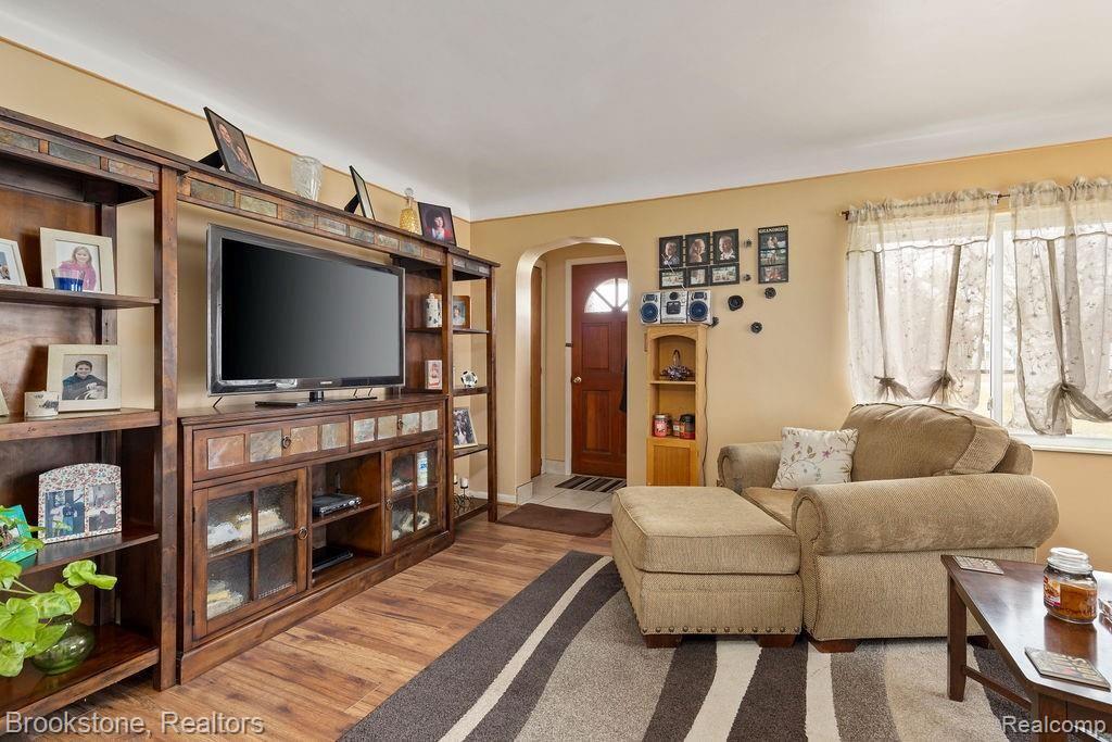 2166 Howe Road Burton, MI 48519 - Photo 15 of 24 GO0A9344.jpg