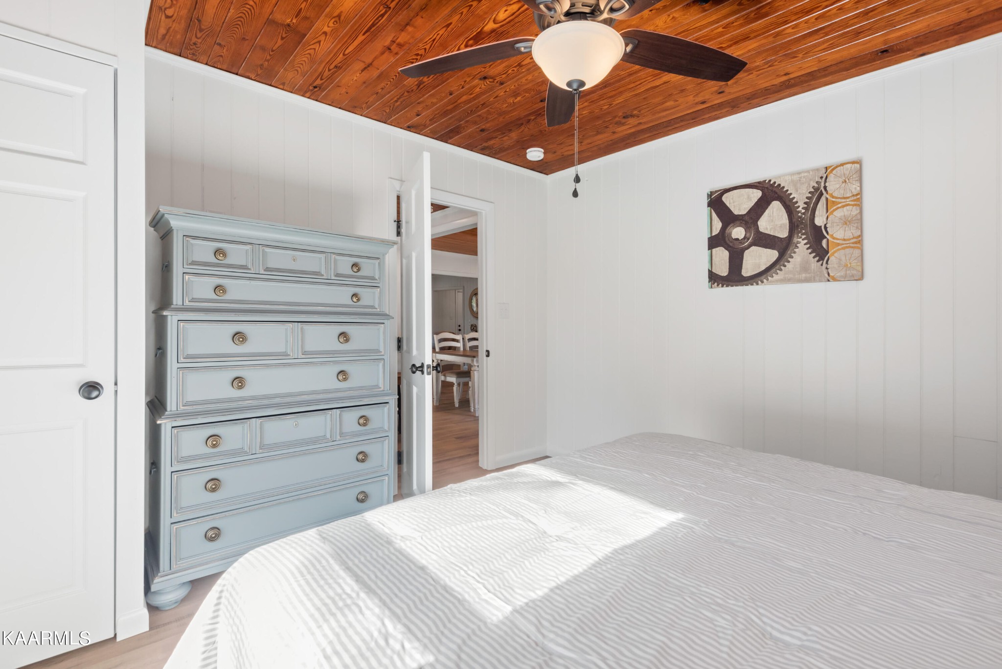 306 Glades Road Gatlinburg, TN 37738 - Photo 31 of 46 a bedroom with a bed and a chandelier
