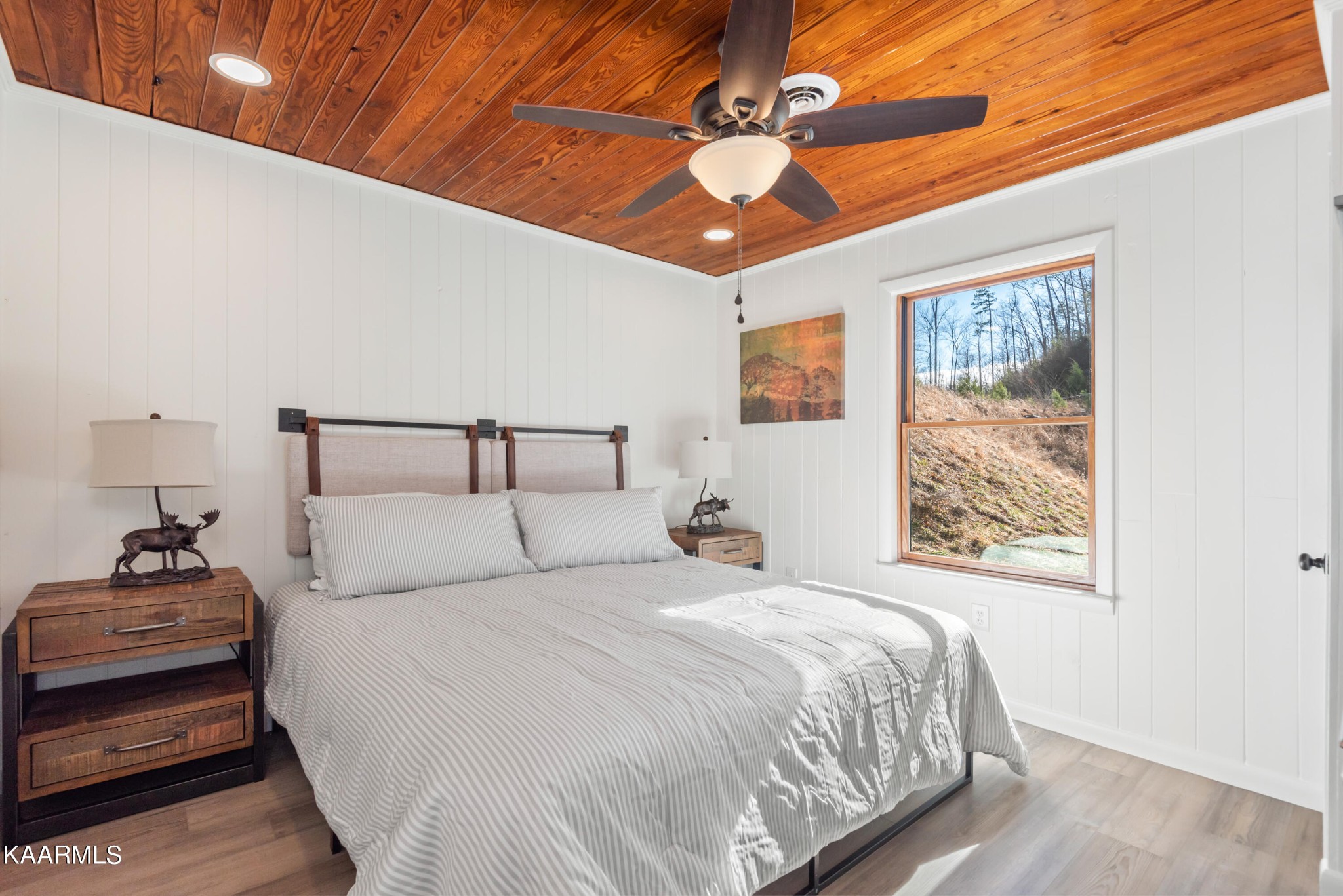 306 Glades Road Gatlinburg, TN 37738 - Photo 32 of 46 a bedroom with a large bed and a chandelier