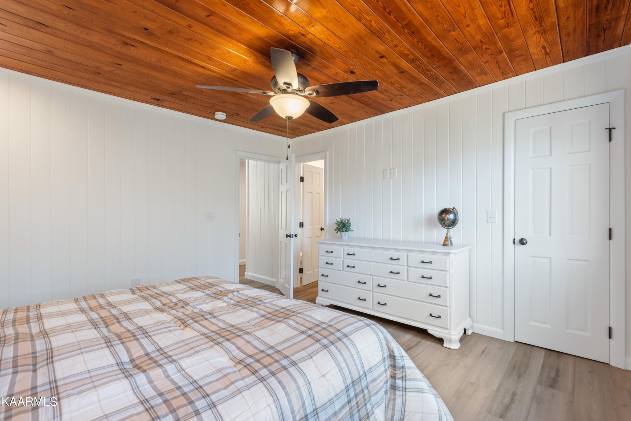 306 Glades Road Gatlinburg, TN 37738 - Photo 35 of 46 a bedroom with a bed and a chandelier fan