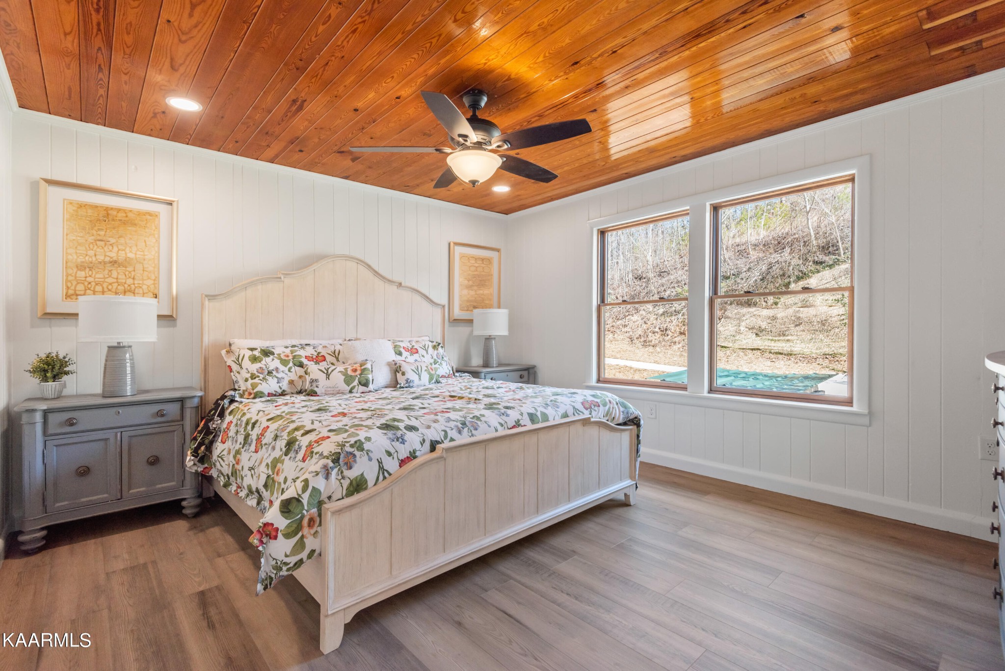 306 Glades Road Gatlinburg, TN 37738 - Photo 39 of 46 a bedroom with a large bed and a chandelier
