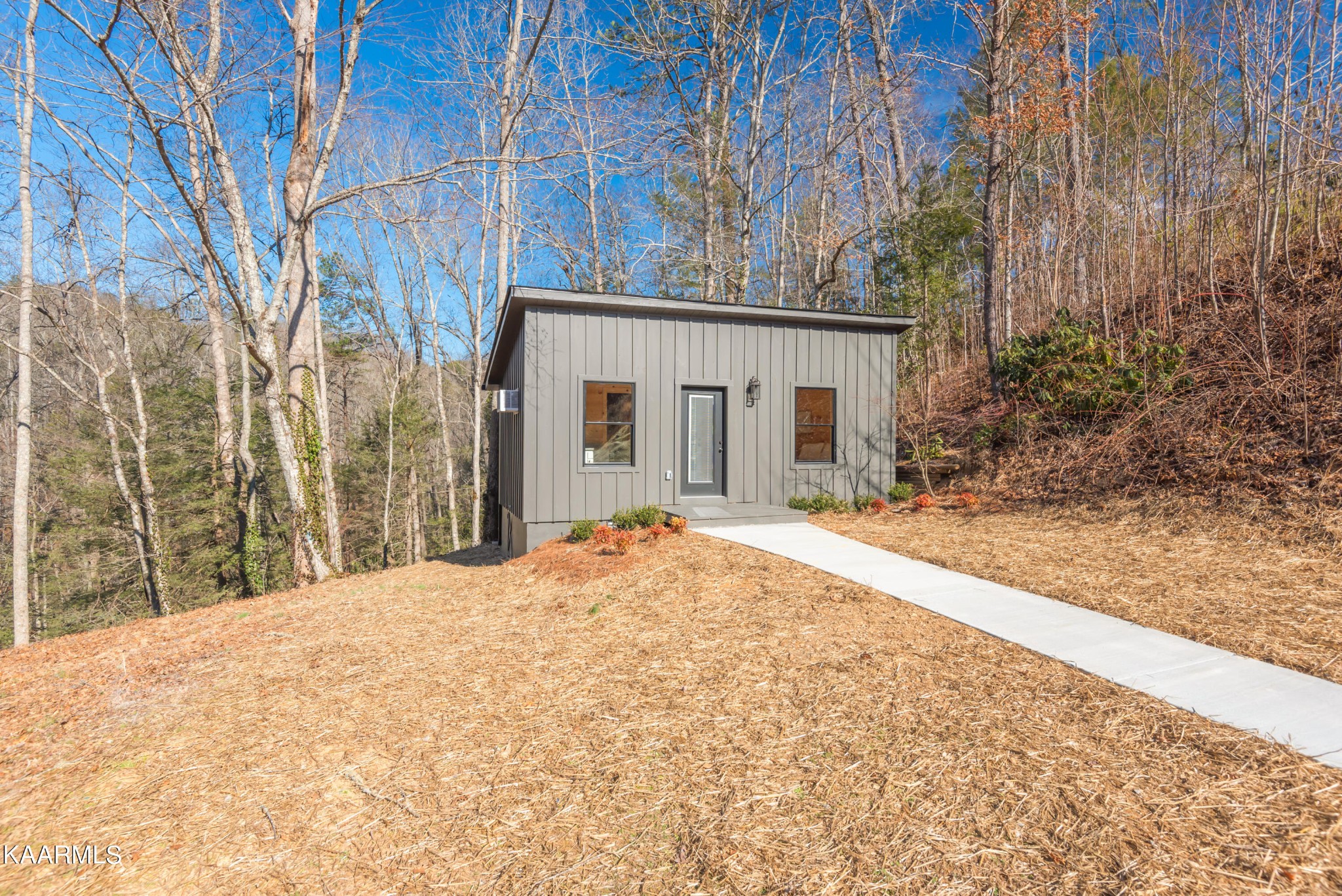 306 Glades Road Gatlinburg, TN 37738 - Photo 6 of 46 a view of large house with a outdoor space