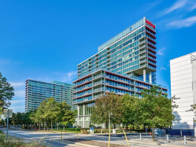 $324,900 | 9715 Woods Drive, Unit 1104, Skokie, IL 60077