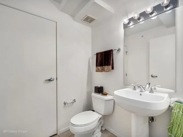 $329,900 | 9715 Woods Drive, Unit 1104, Skokie, IL 60077