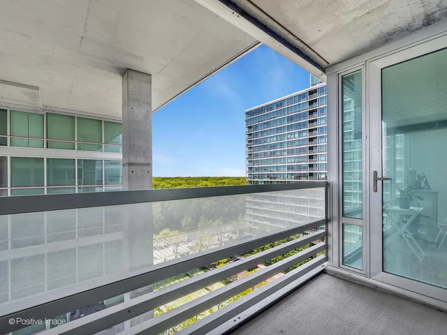 $329,900 | 9715 Woods Drive, Unit 1104, Skokie, IL 60077