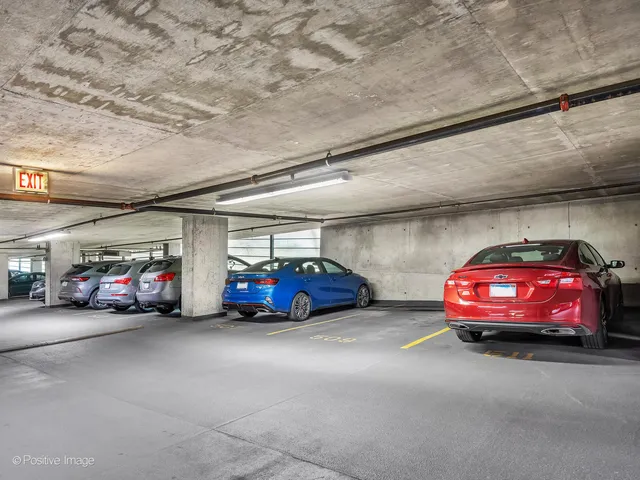 $329,900 | 9715 Woods Drive, Unit 1104, Skokie, IL 60077