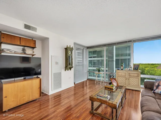 $329,900 | 9715 Woods Drive, Unit 1104, Skokie, IL 60077