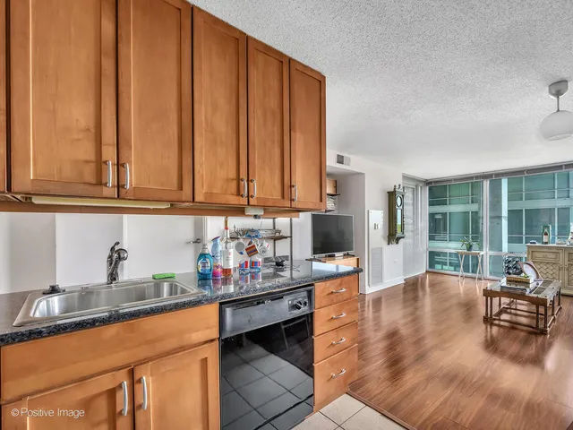 $329,900 | 9715 Woods Drive, Unit 1104, Skokie, IL 60077