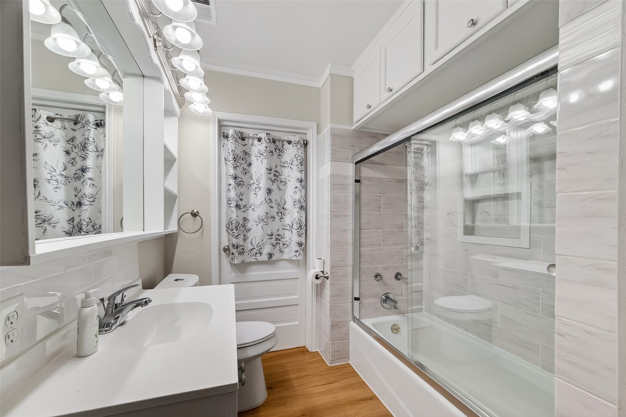 7404 Erath Street Houston, TX 77023 - Photo 21 of 40 a bathroom with a tub sink and mirror