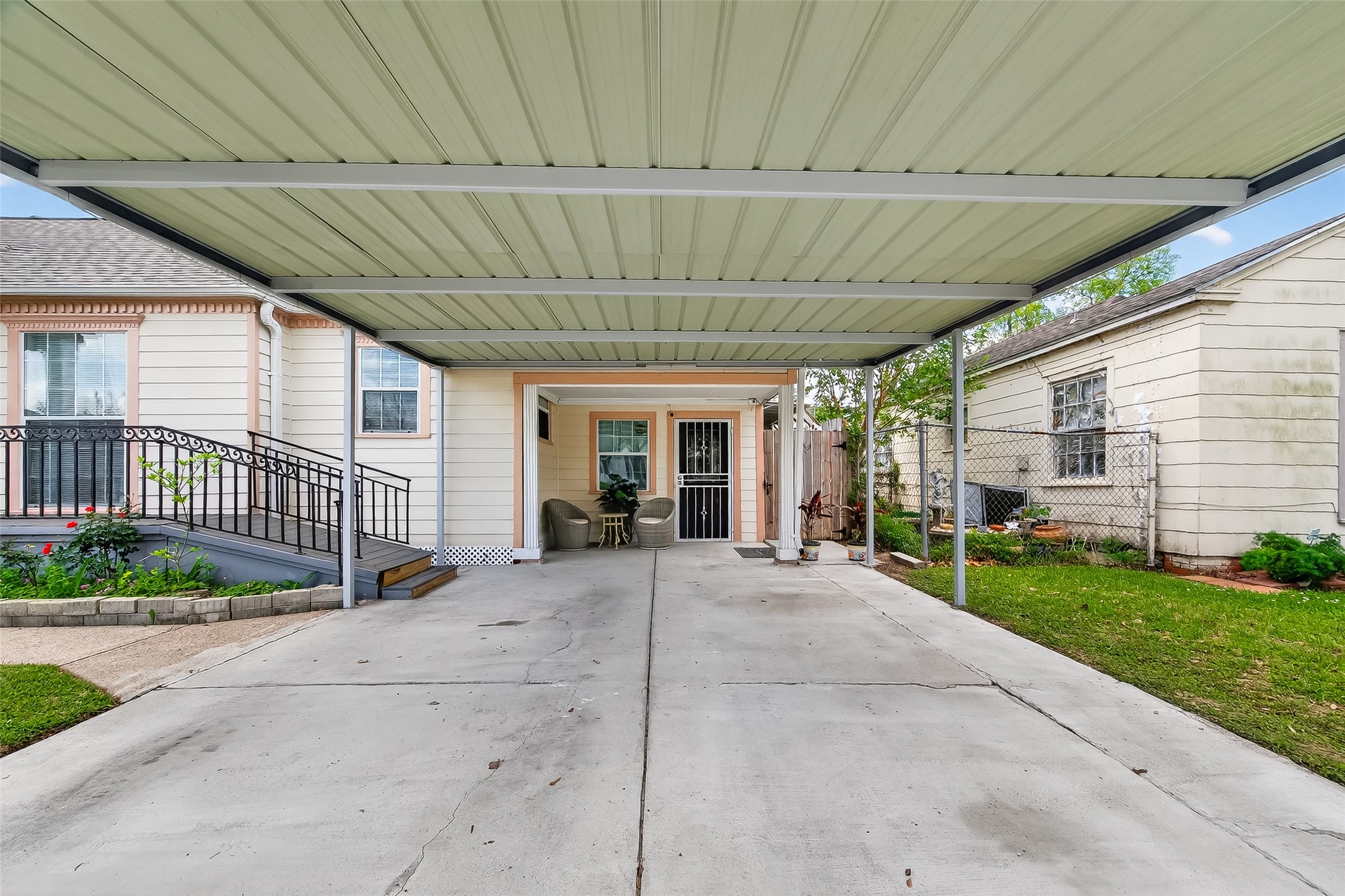 7404 Erath Street Houston, TX 77023 - Photo 38 of 40 a view of a porch with furniture and garden