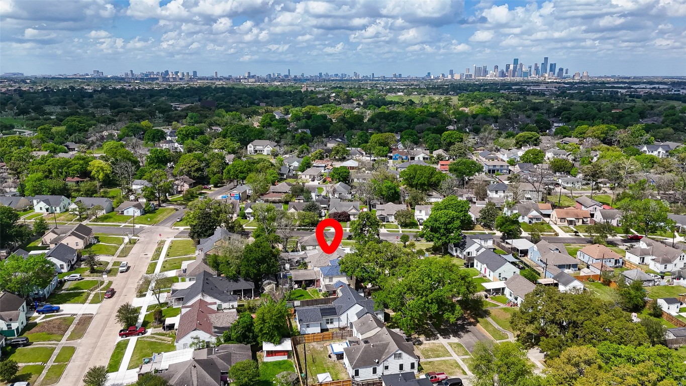 7404 Erath Street Houston, TX 77023 - Photo 39 of 40 a view of a city