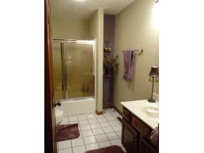 736 Harbor Springs Road Kingsport, TN 37664 - Photo 9 of 12 Bathroom