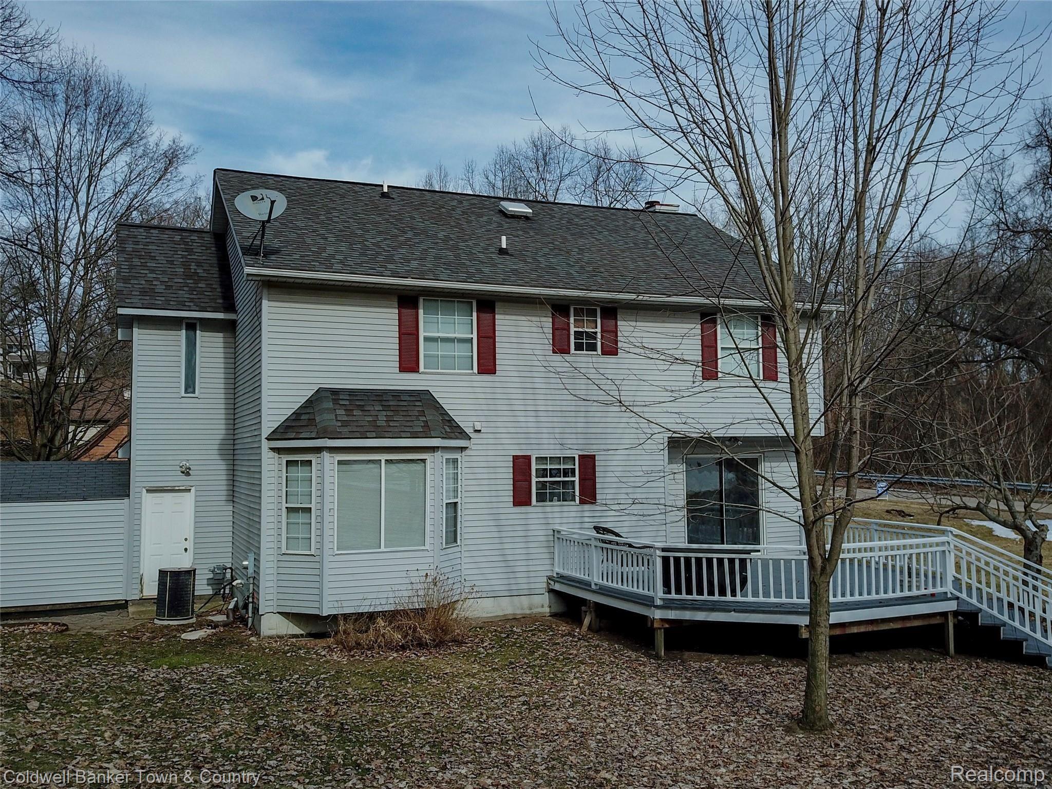 8934 Minne Wanna Road Clarkston, MI 48348 - Photo 5 of 18 DJI_0039.jpg
