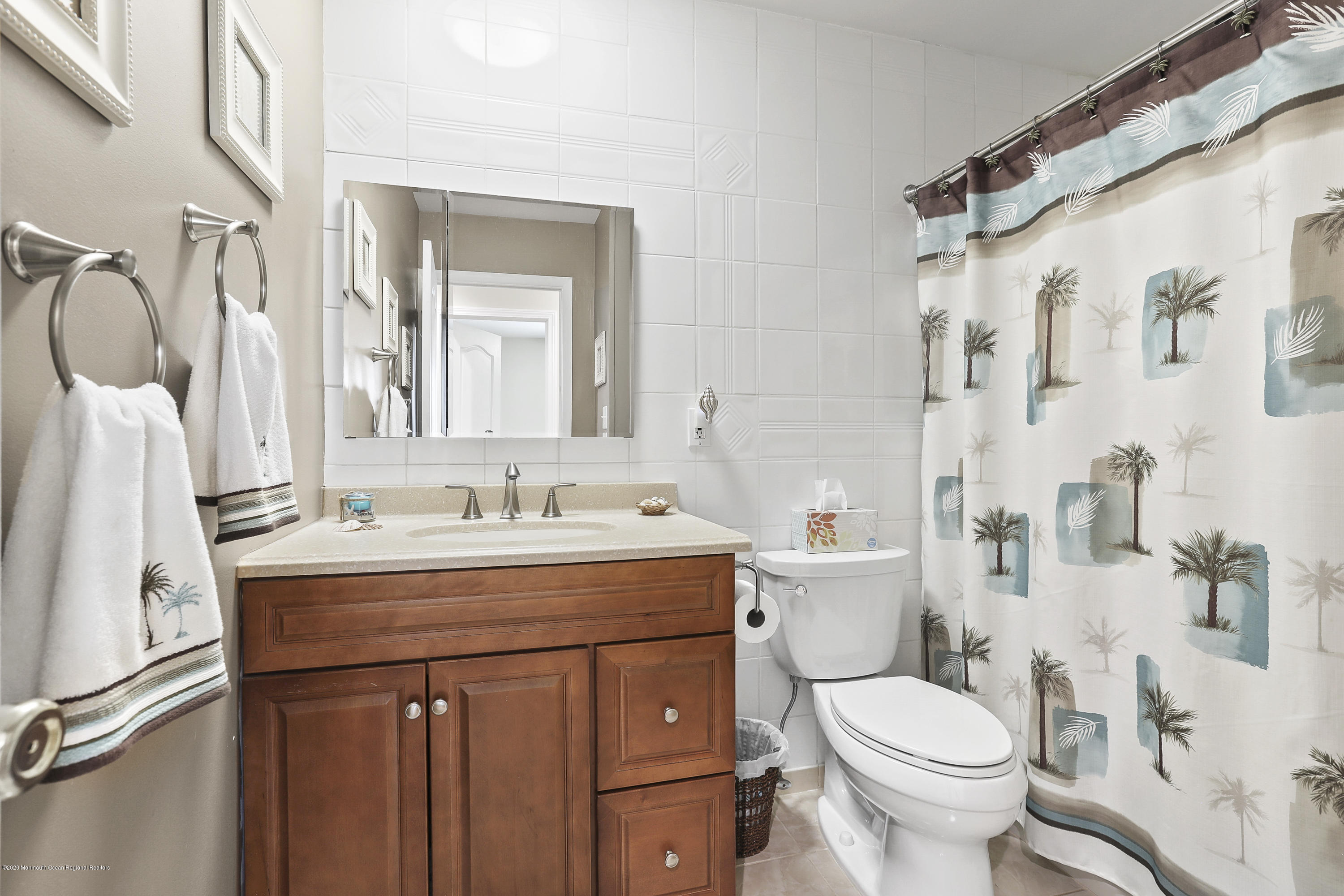 16 Donna Place Aberdeen, NJ 07747 - Photo 16 of 27 16 DONNA PLACE MAIN BATH 5W5A5281