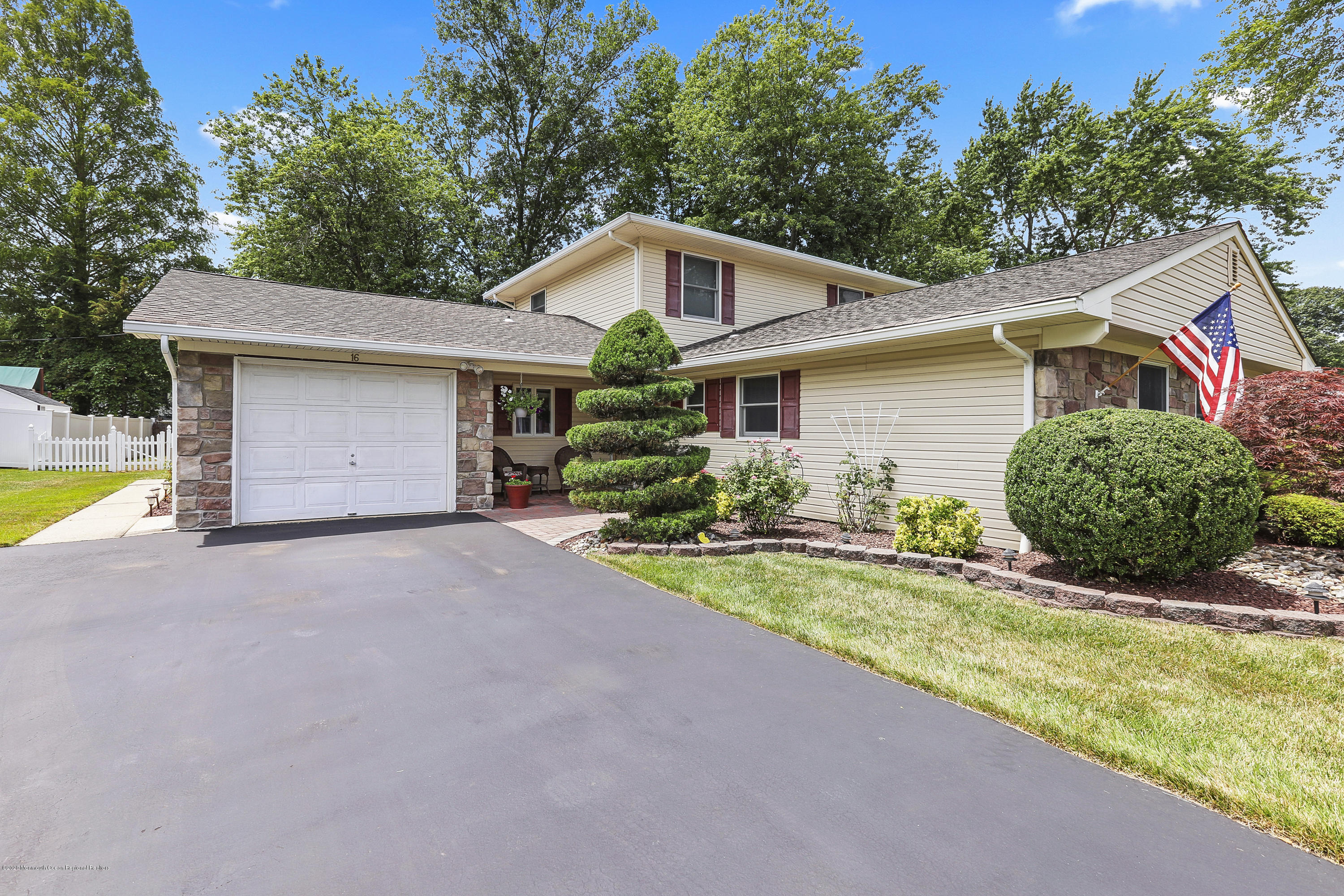 16 Donna Place Aberdeen, NJ 07747 - Photo 2 of 27 16 DONNA PLACE FRONT DRIVEWAY VIEW 5W5A5