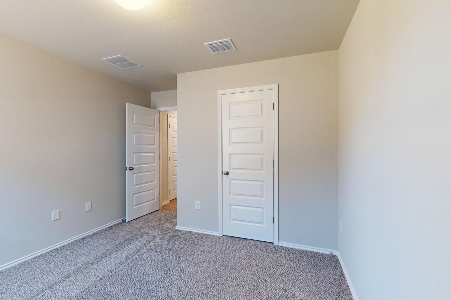 4505 Beacon Bay Drive Austin, TX 78747 - Photo 20 of 30 an empty room with closet