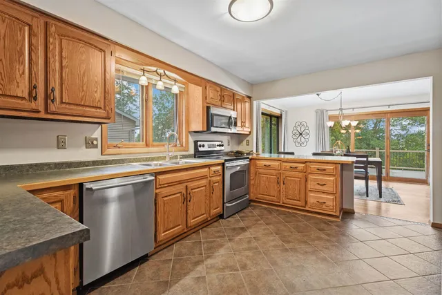 $334,900 | 1505 North Bay Highlands Drive, Green Bay, WI 54311