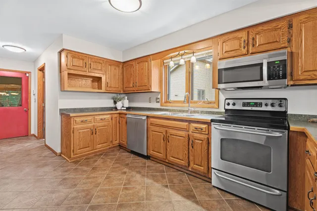 $334,900 | 1505 North Bay Highlands Drive, Green Bay, WI 54311