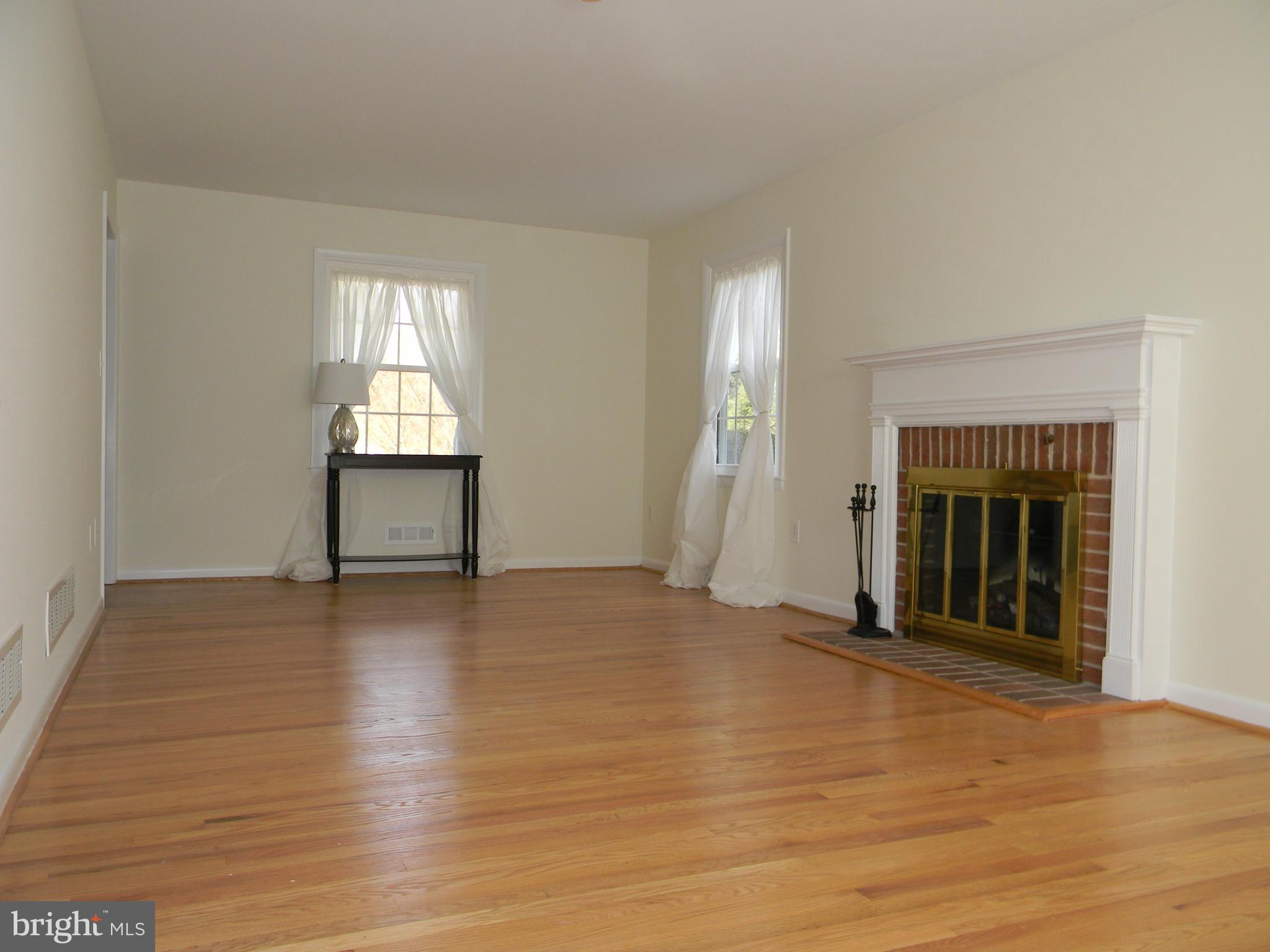 3716 Lanamer Road Randallstown, MD 21133 - Photo 7 of 28 Living Room