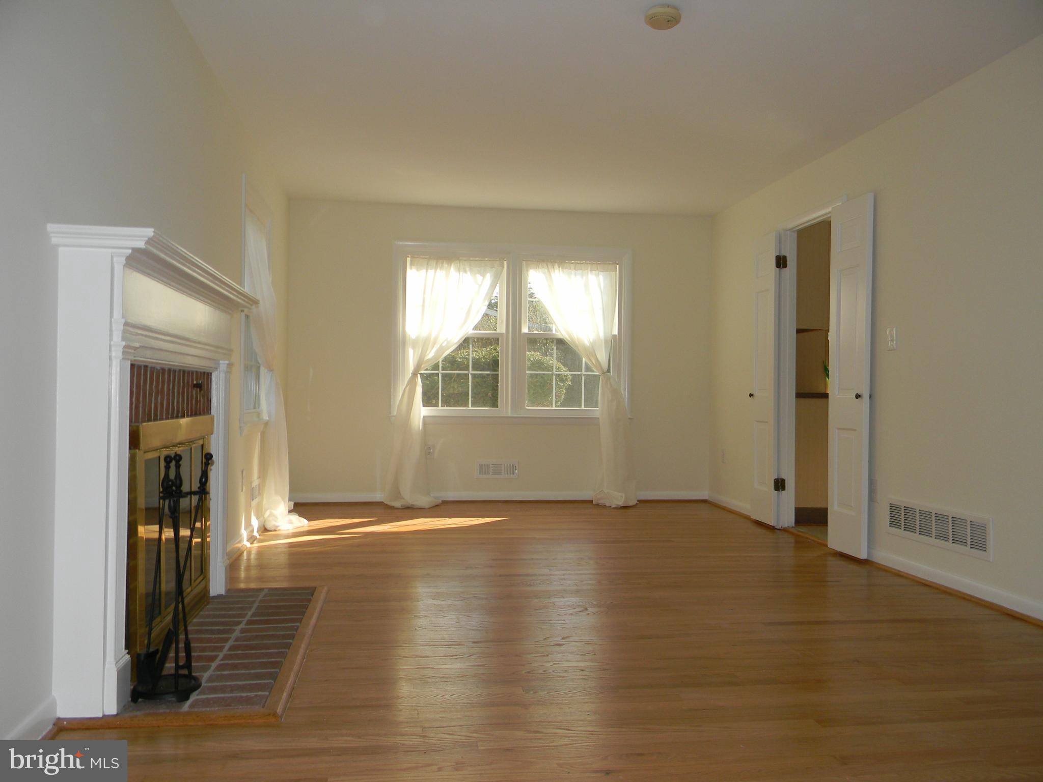 3716 Lanamer Road Randallstown, MD 21133 - Photo 8 of 28 Living Room