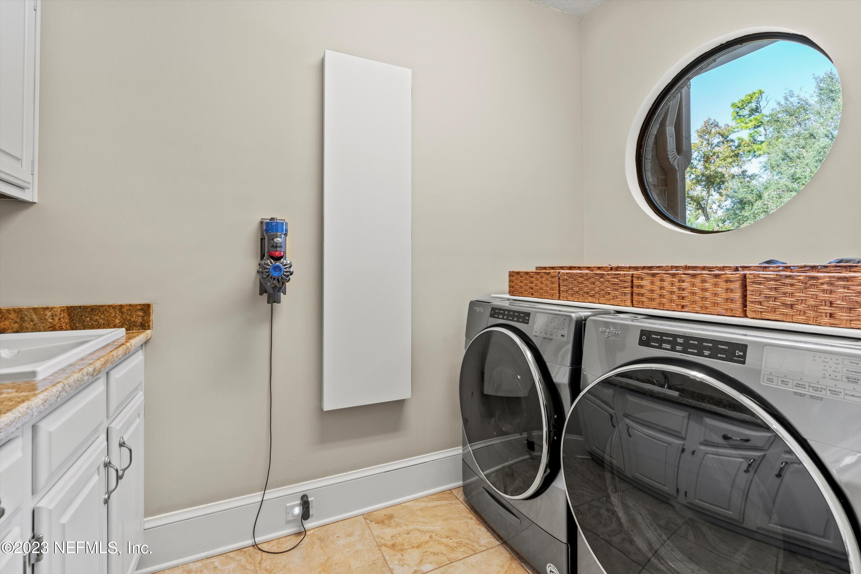 13062 Biggin Church Road South Jacksonville, FL 32224 - Photo 18 of 56 a utility room with dryer and washer