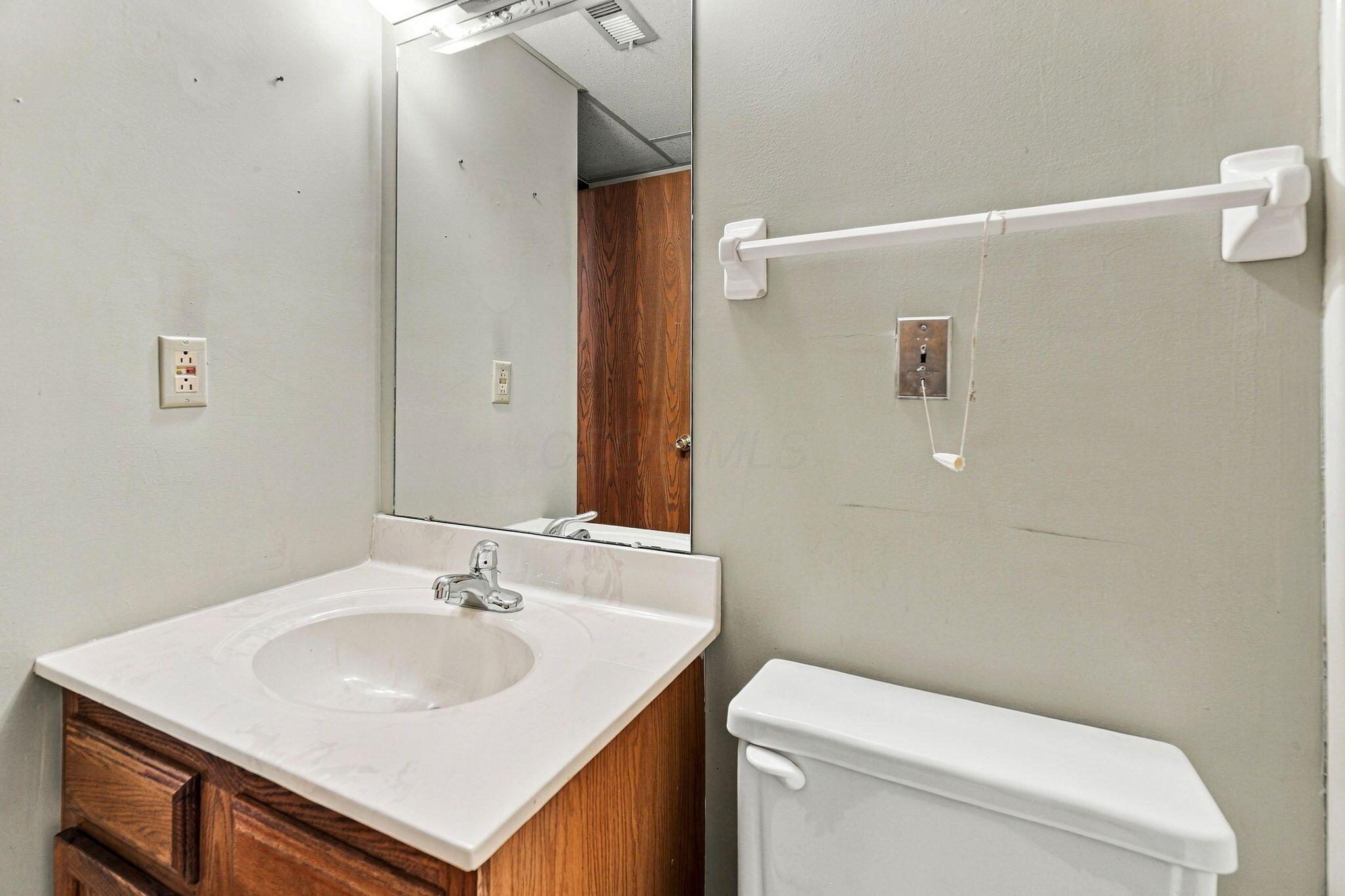 4115 Karl Road, Unit 201 Columbus, OH 43224 - Photo 22 of 31 Full Bath 2