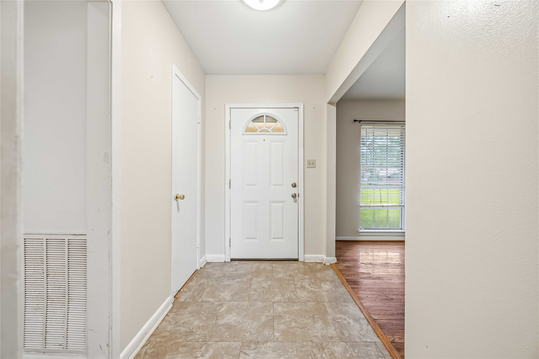 435 Rolling Wood Road Baytown, TX 77520 - Photo 5 of 29 Front entranceway leads you into the second living room to enjoy time with family