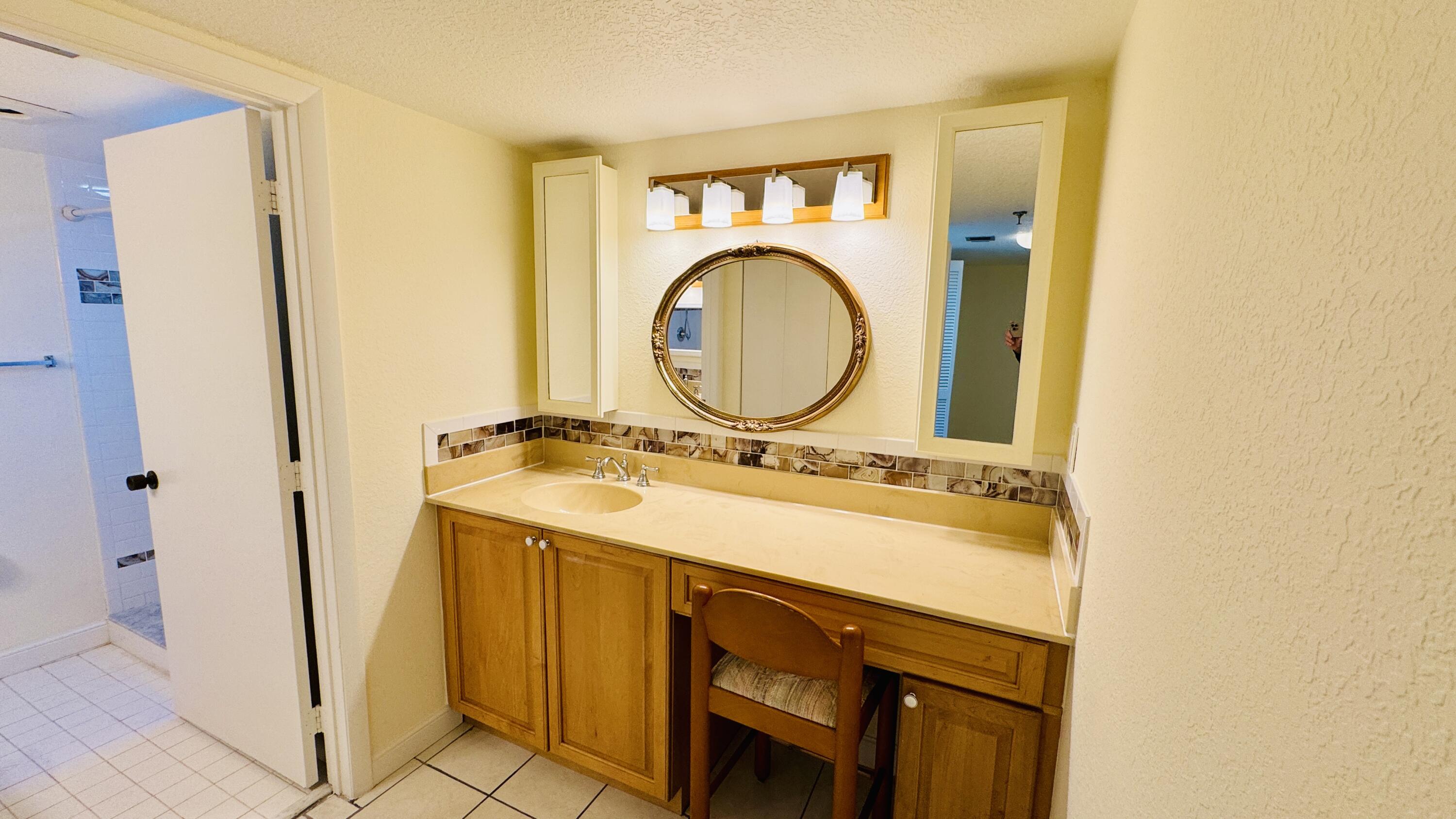 7030 Half Moon Circle, Unit 121 Hypoluxo, FL 33462 - Photo 55 of 74 Second bathroom