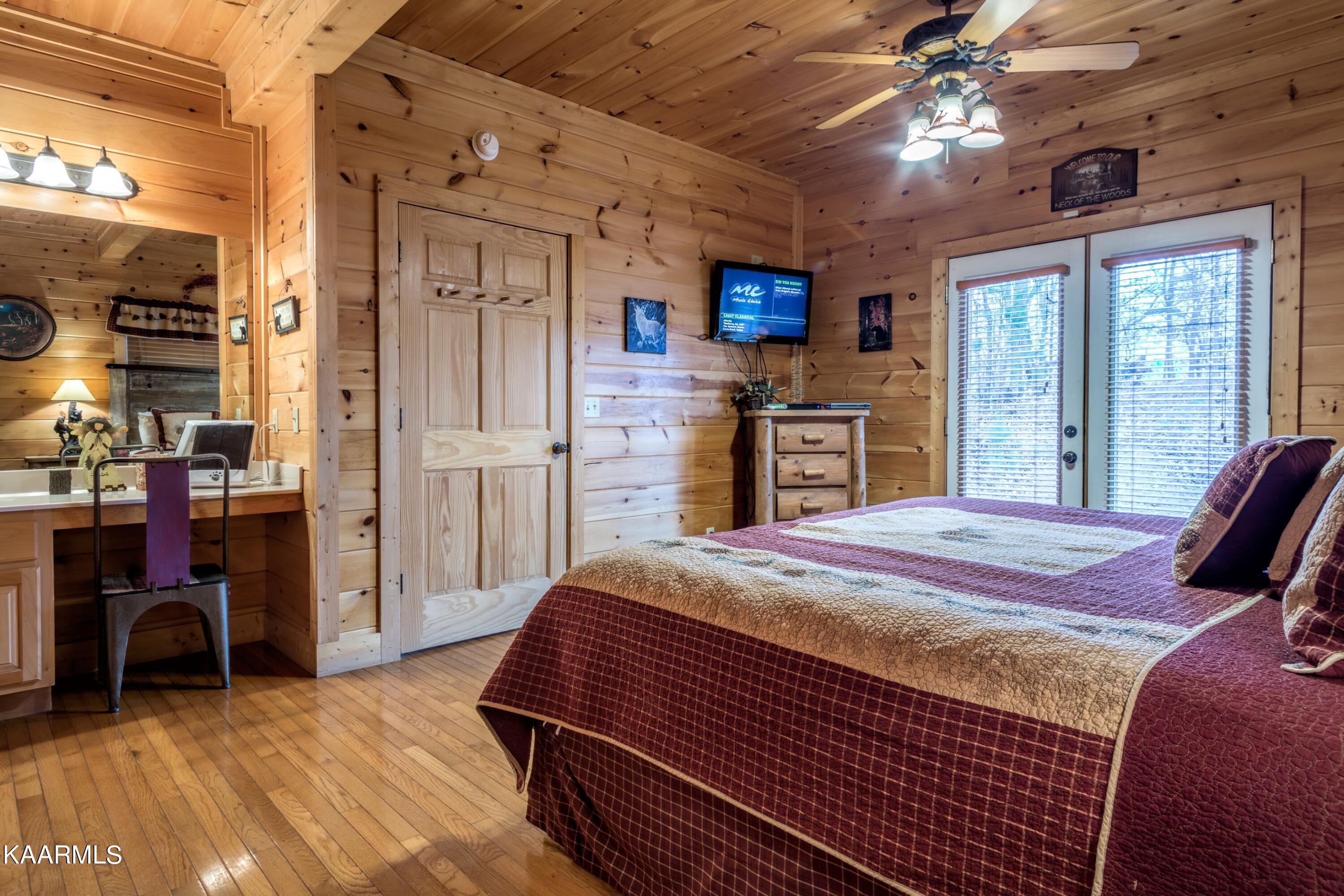 2142 Red Bud Road Sevierville, TN 37876 - Photo 10 of 21 Master Bedroom