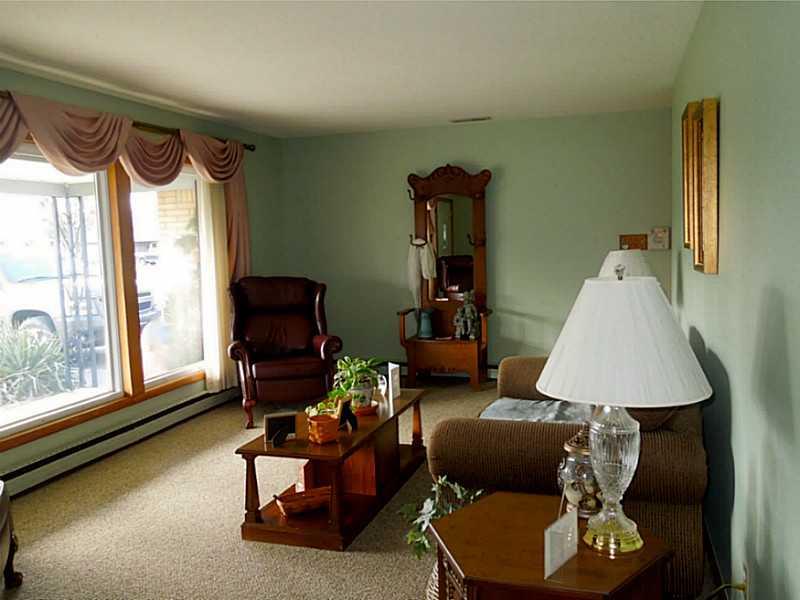 4032 Gambel Road Indianapolis, IN 46221 - Photo 3 of 24 Gallery Image 3