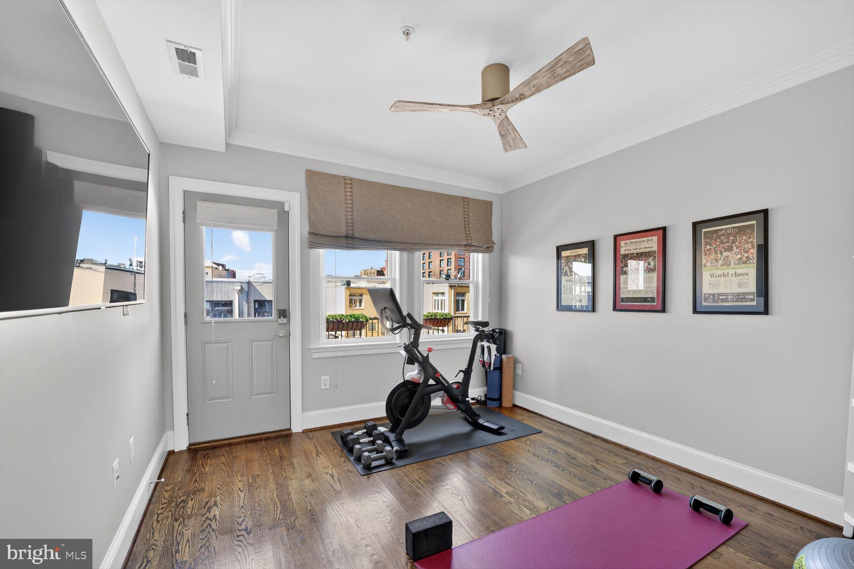 2446 Ontario Road Northwest, Unit 4 Washington, DC 20009 - Photo 20 of 65 a view of a room with gym equipment